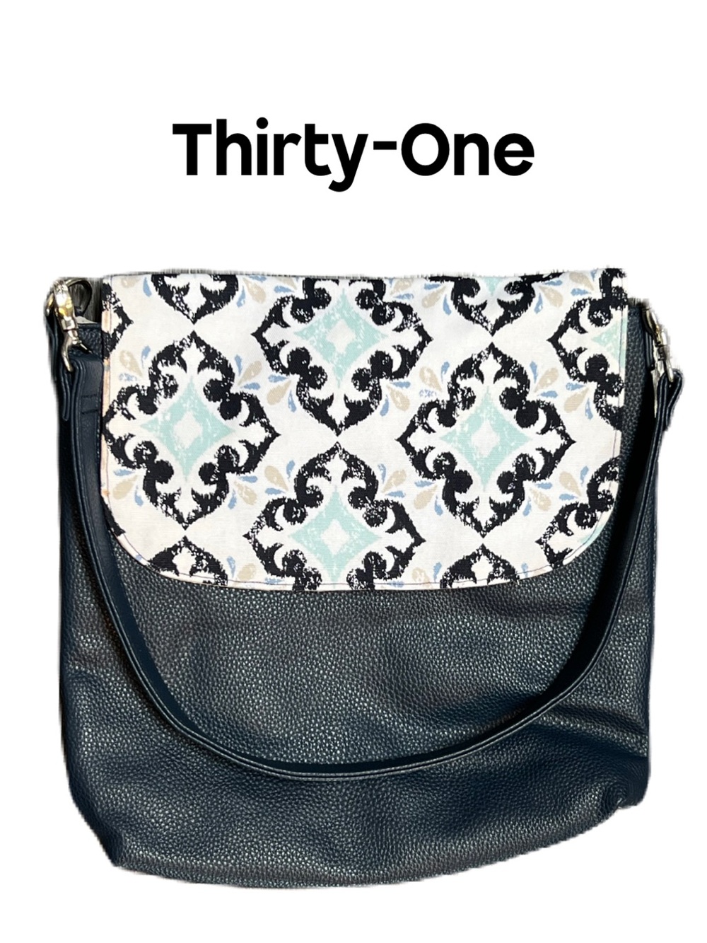 Thirty-One Hobo purse with interchangeable "Skies for You" patterned flap.